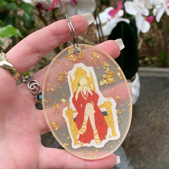 MYSTERY BUNDLE Taylor Swift Iconic Moments Cartoon & Gold Flakes Keychain 2 PACK - Picture 9 of 16